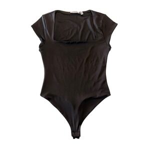 Cloth By Design Square Neck Cap Sleeve Bodysuit Black Medium Sleek Chic Basic